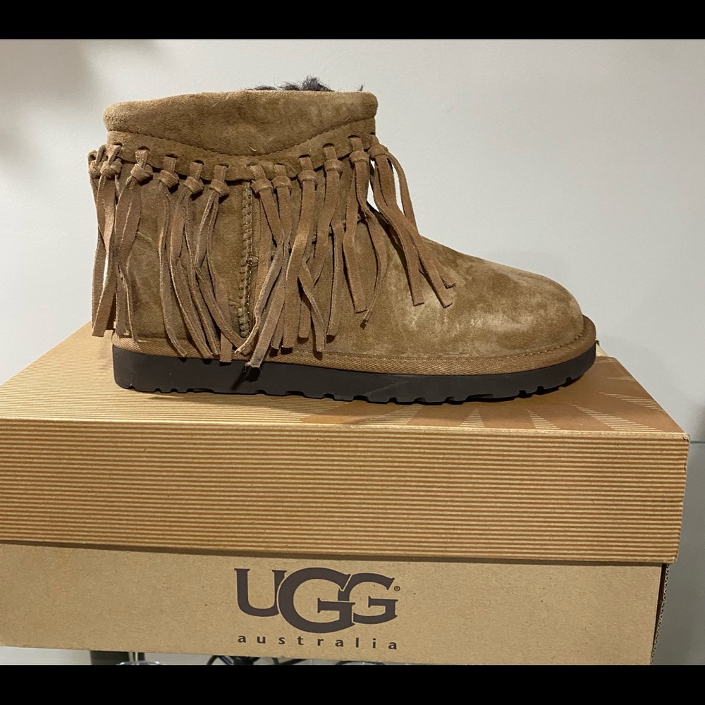 Women Ugg Fringe Boots! New w/o tags!